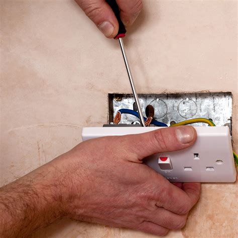 installing electrical outlet box|installing outlet box in drywall.